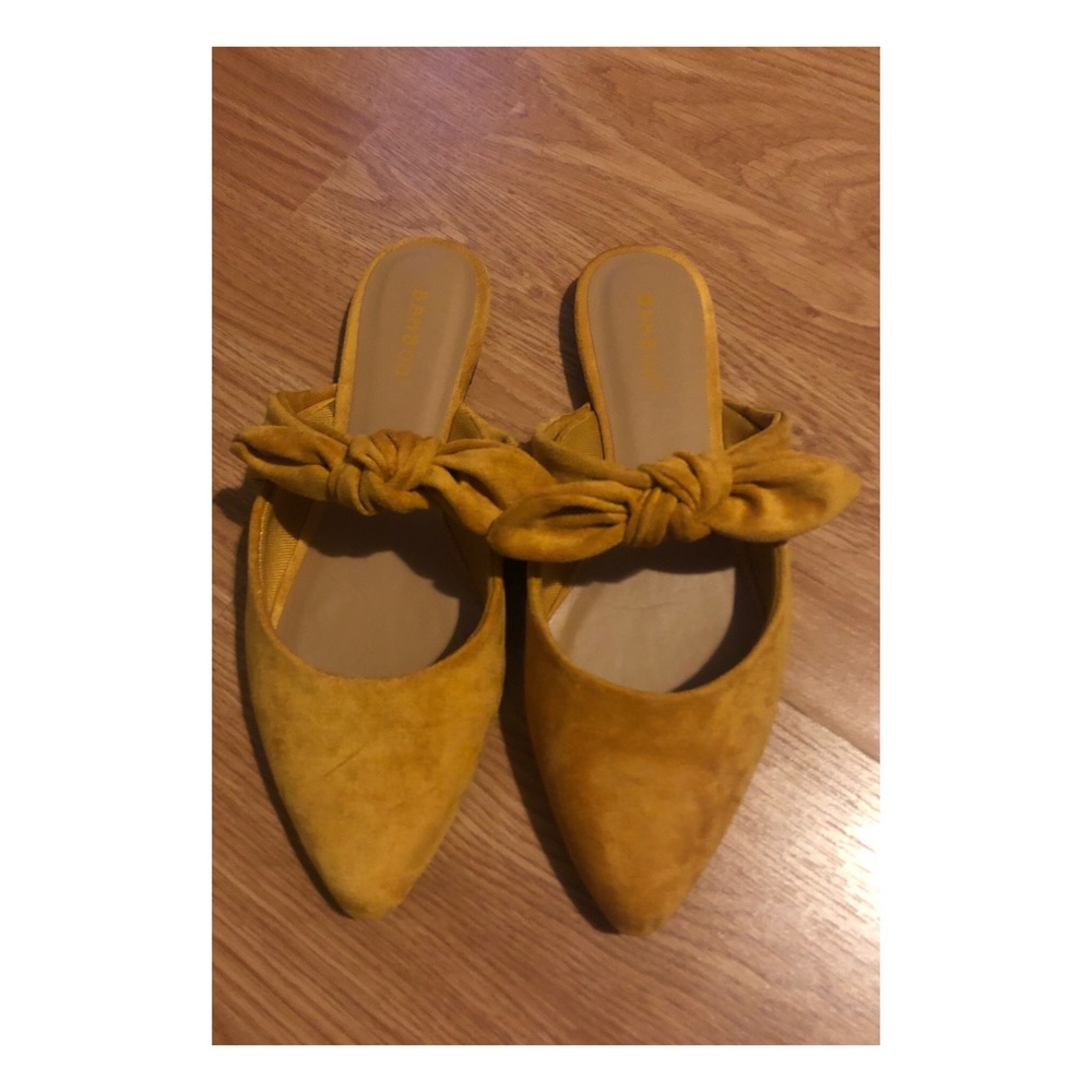 Mustard + bow mules🍁🍂